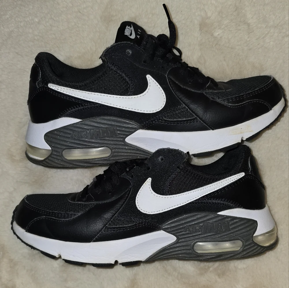 WOMENS NIKE EXCEE AIRMAX SZ 9- EUC - Picture 2 of 8